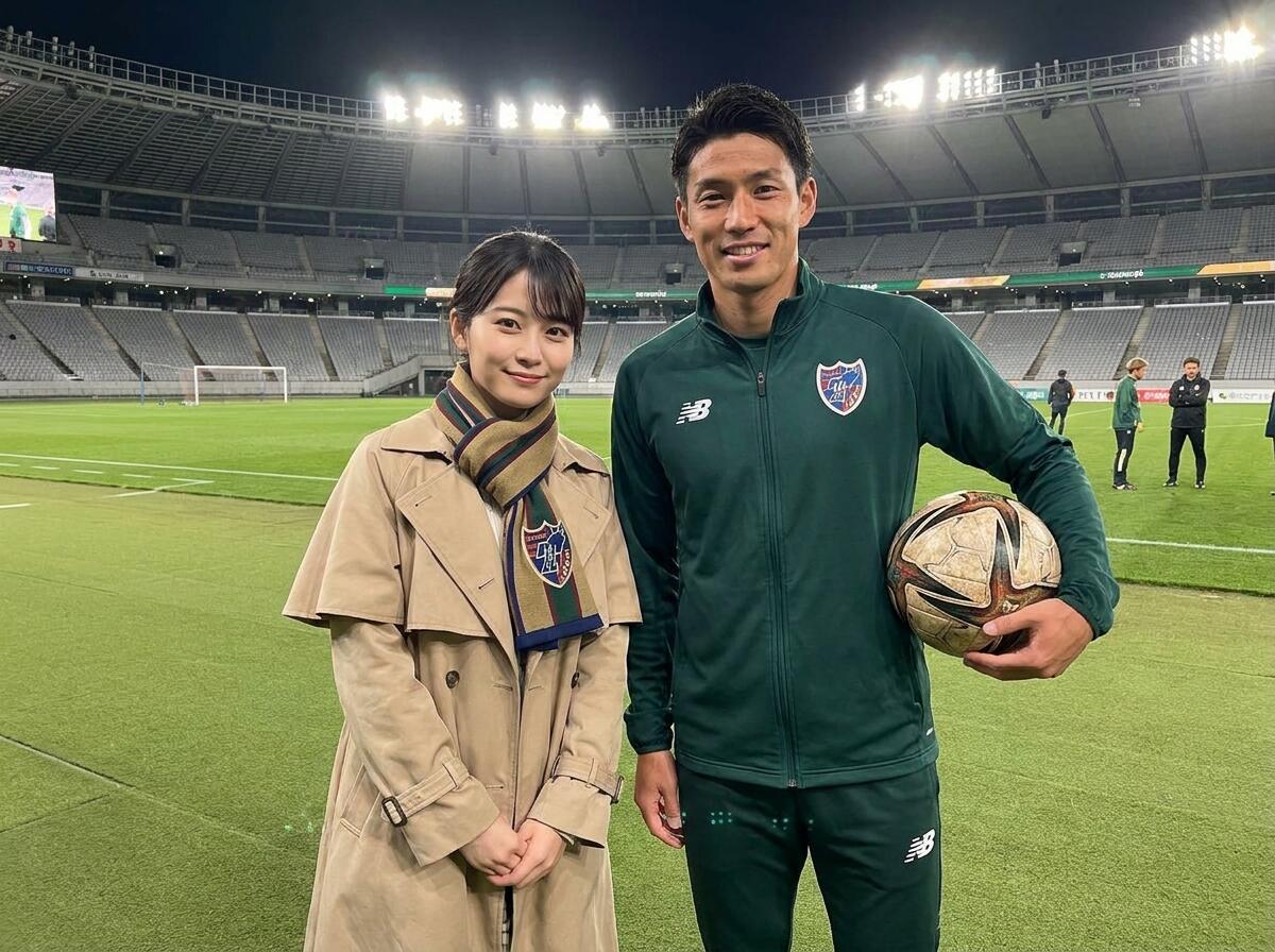 観戦デート風サッカー選手ツーショットAI画像